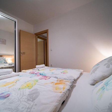 Apartments Arbis Lopar Exterior photo