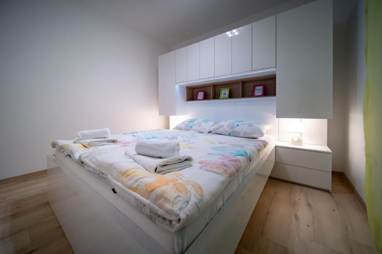 Apartments Arbis Lopar Exterior photo