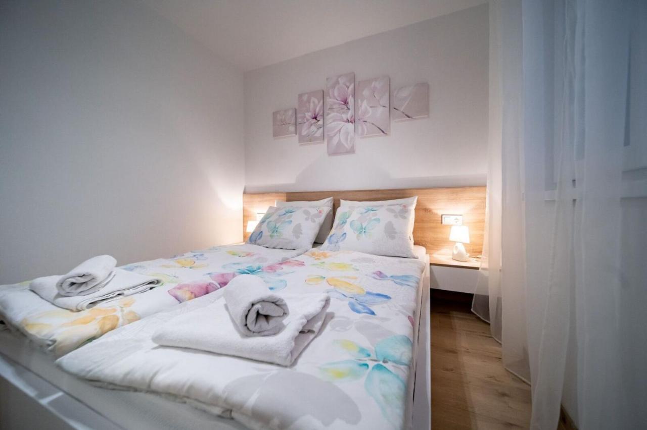 Apartments Arbis Lopar Exterior photo